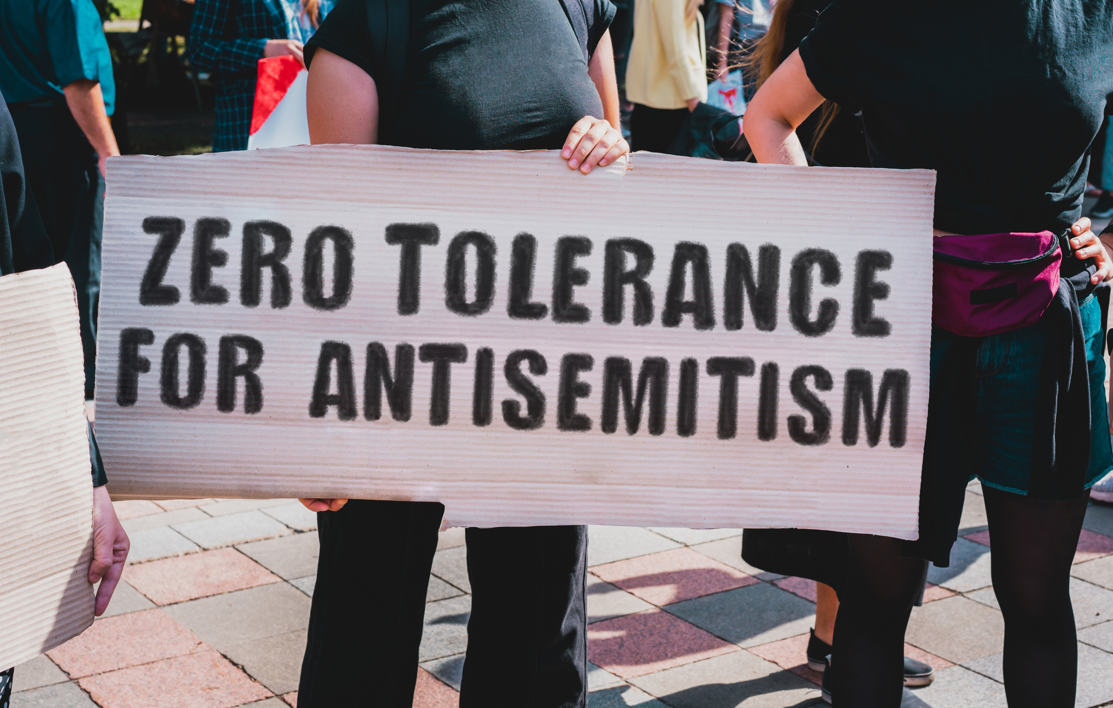 Eintreten gegen Antisemitismus in der Bildungs- und Jugendarbeit
